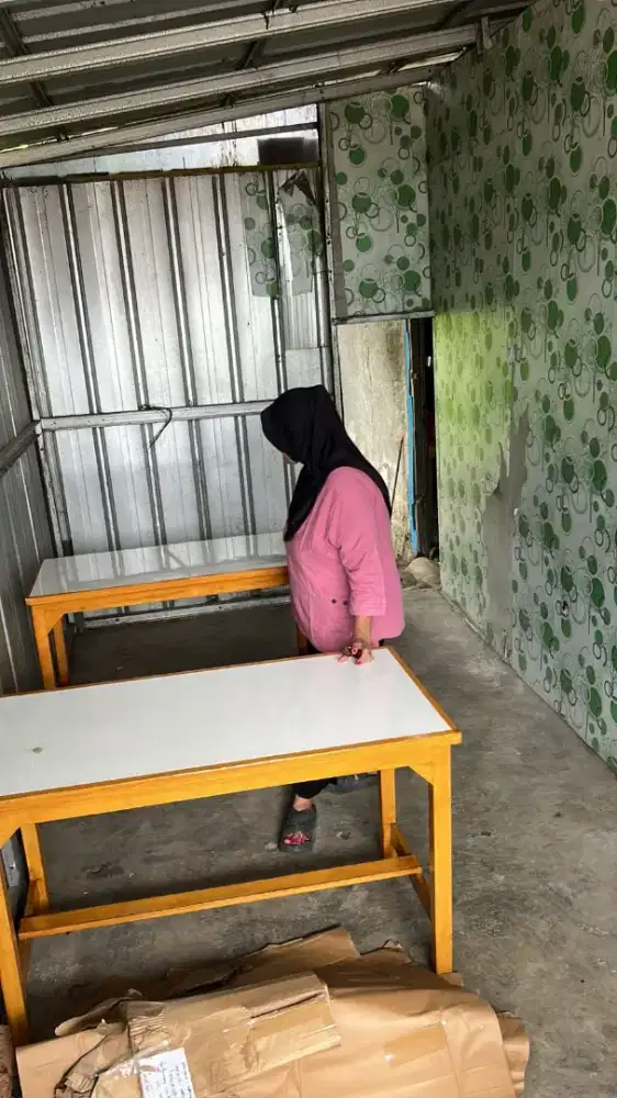 Meja kayu 2 buah tempat makan