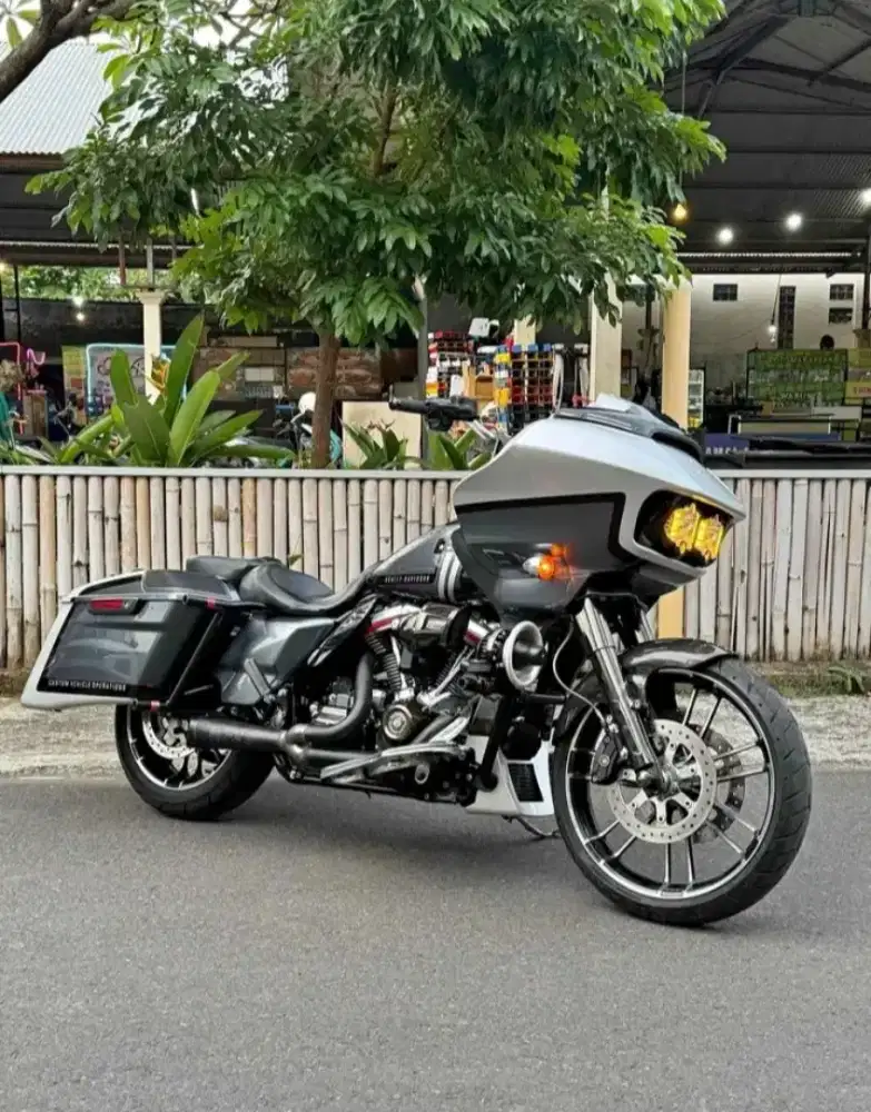 Harley Davidson Road Glide CVO 2019