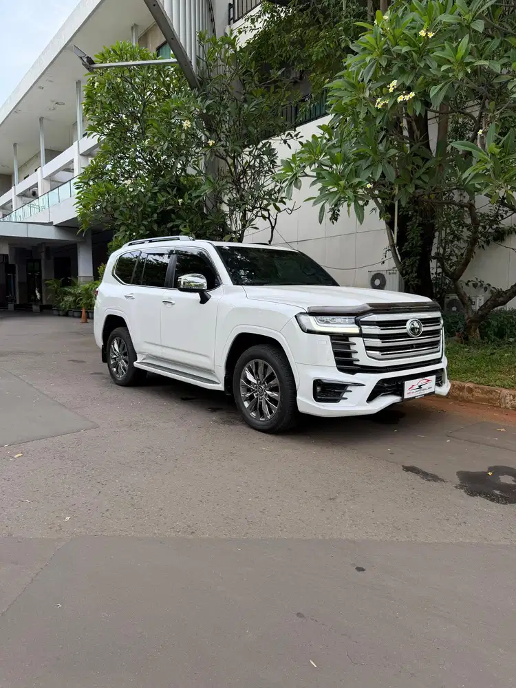 Toyota Land Cruiser 300 VCR 4x4 AT 2024