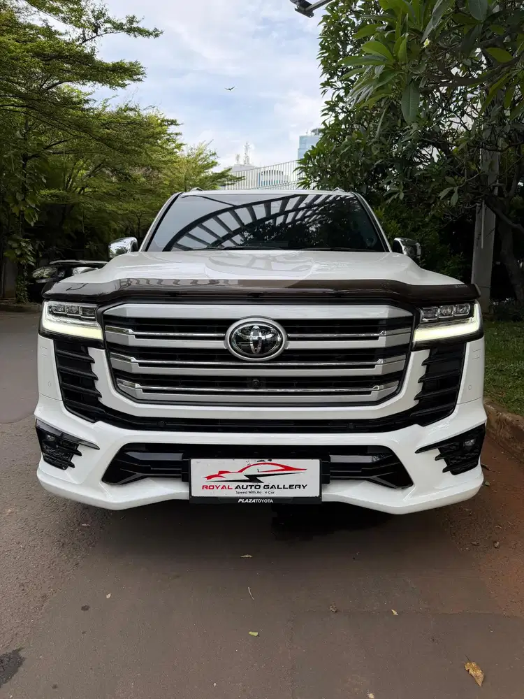 Toyota Land Cruiser 300 VCR 4x4 AT 2024