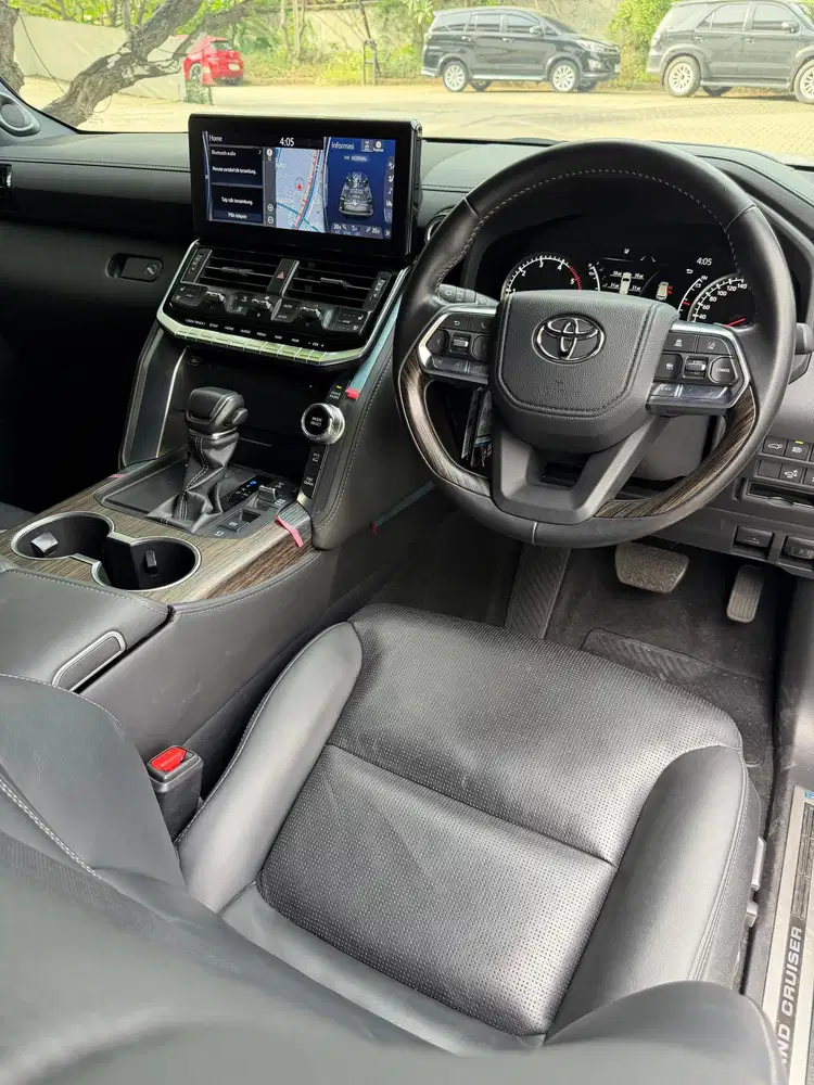 Toyota Land Cruiser 300 VCR 4x4 AT 2024