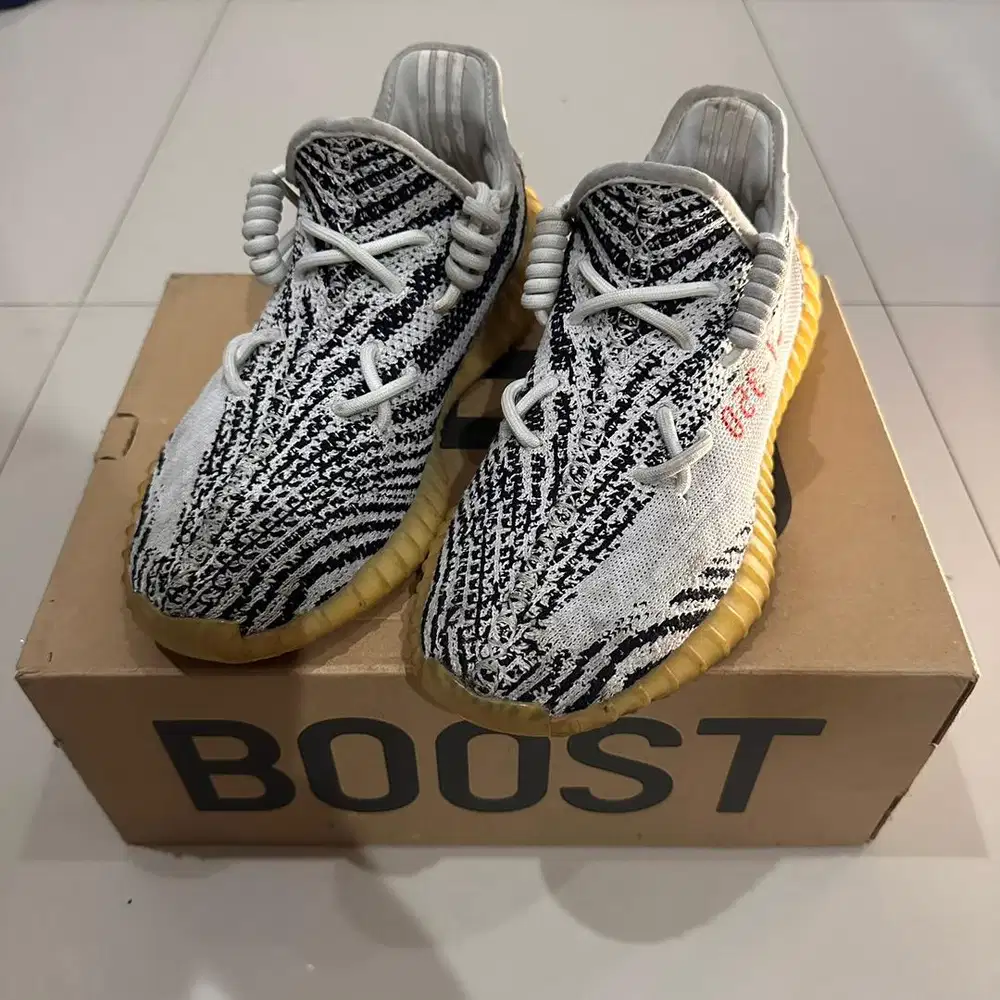 SEPATU ADIDAS YEEZY BOOST 350 V2 ZEBRA SIZE 42