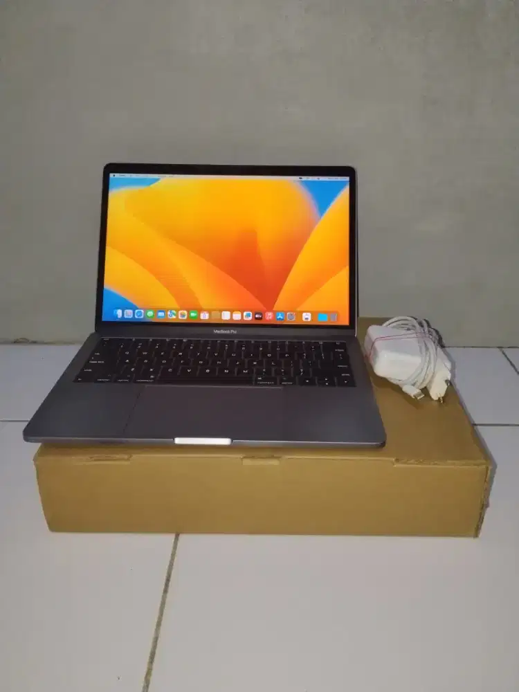 MacBook Pro 2017 i5 13 Inch Space Grey