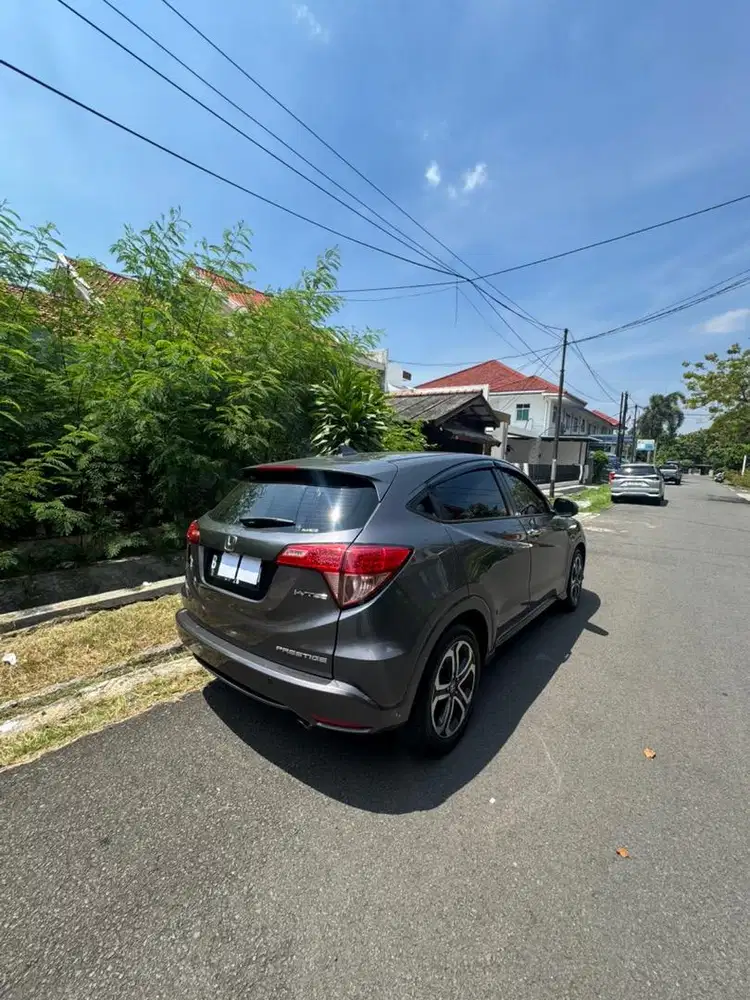Dijual Honda HRV Prestige 2016 Abu Abu