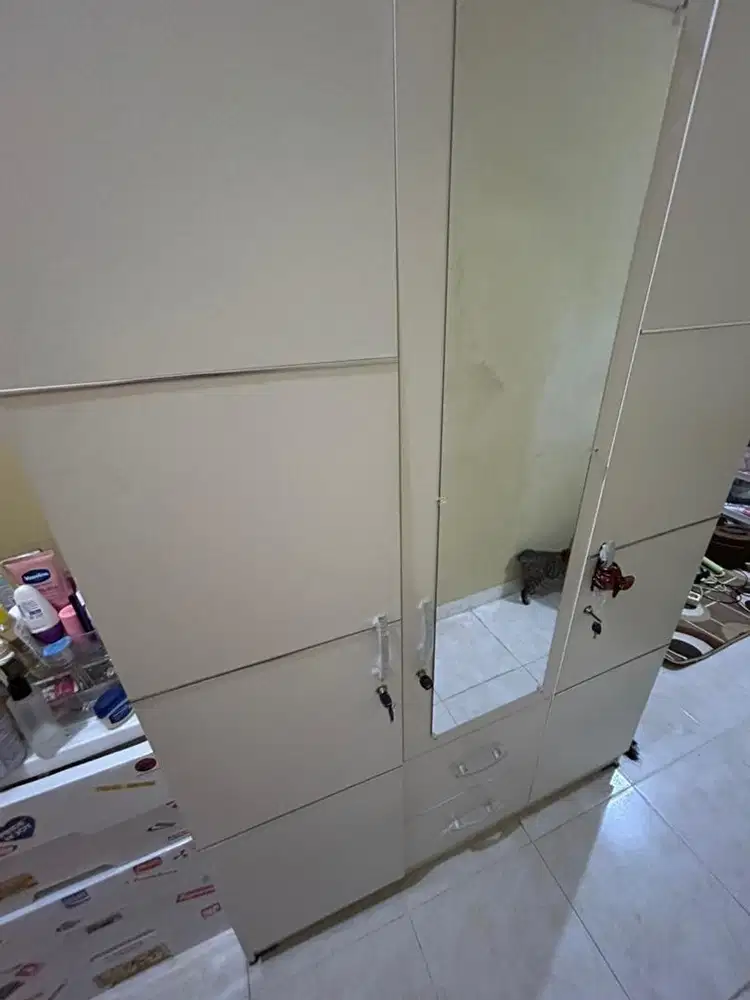 Lemari 3 pintu mulus