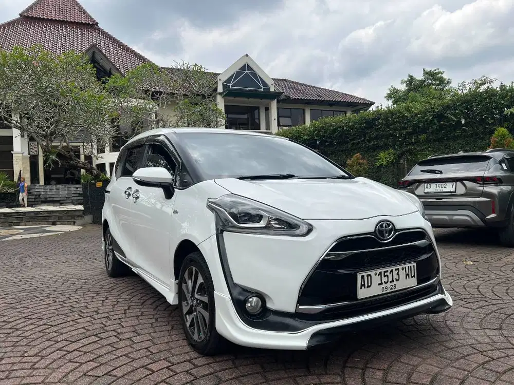 Toyota Sienta 1.5 Q Automatic 2016