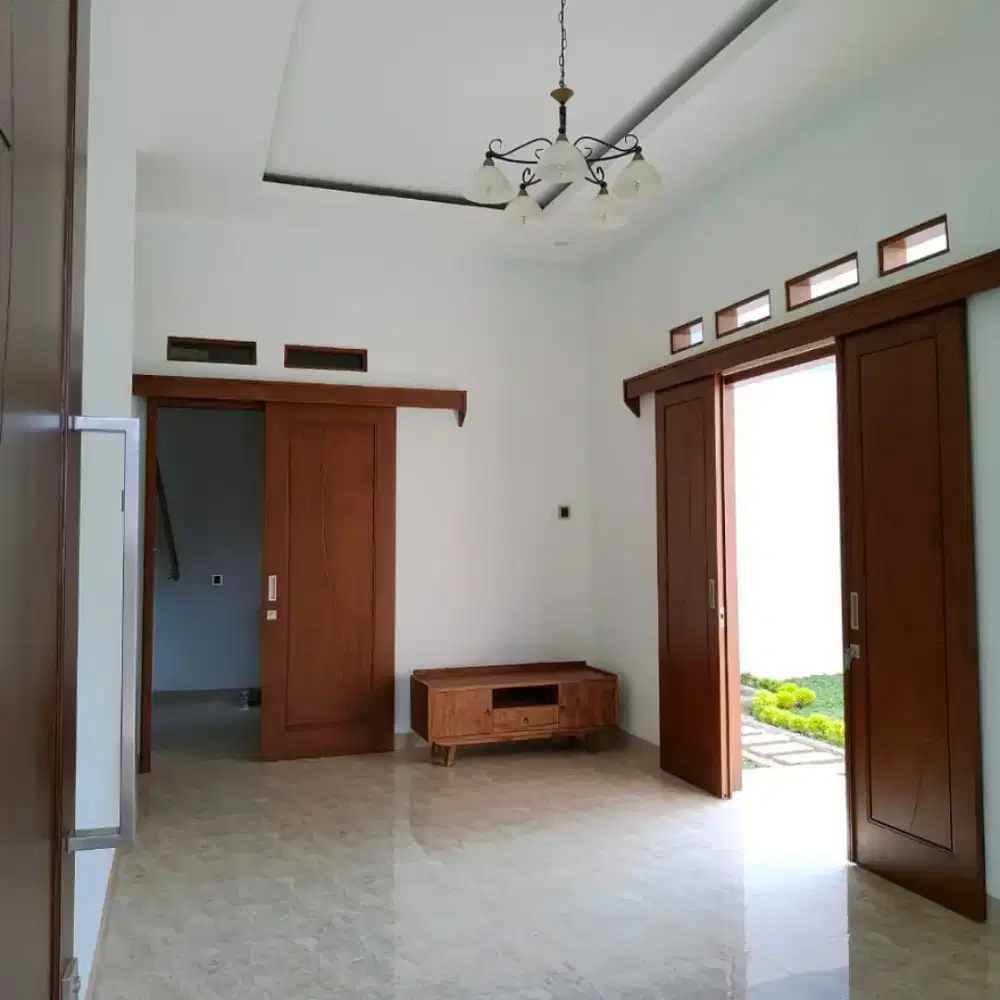 Tukang Pasang Keramik, Marmer, Granit. Kontraktor Bangun Rumah Mewah