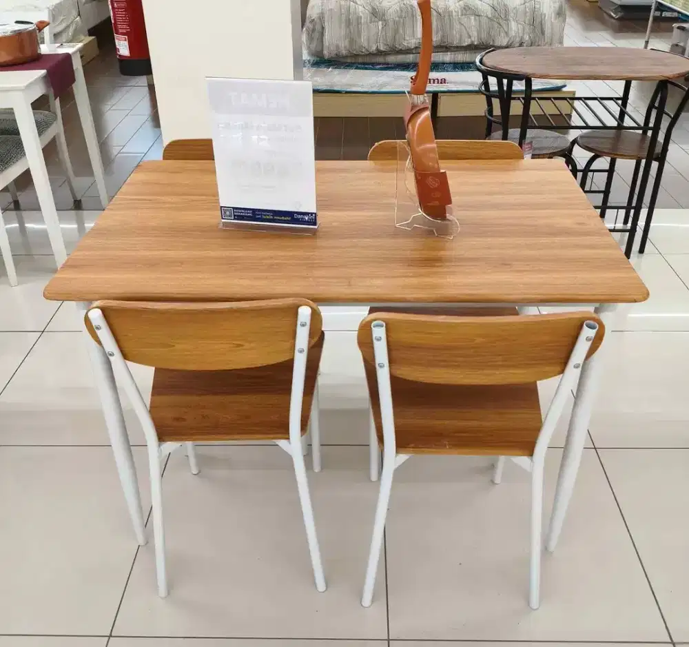 meja makan minimalis