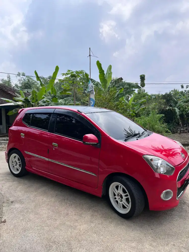 Dijual (Nego) Ayla type X merah tahun 2015