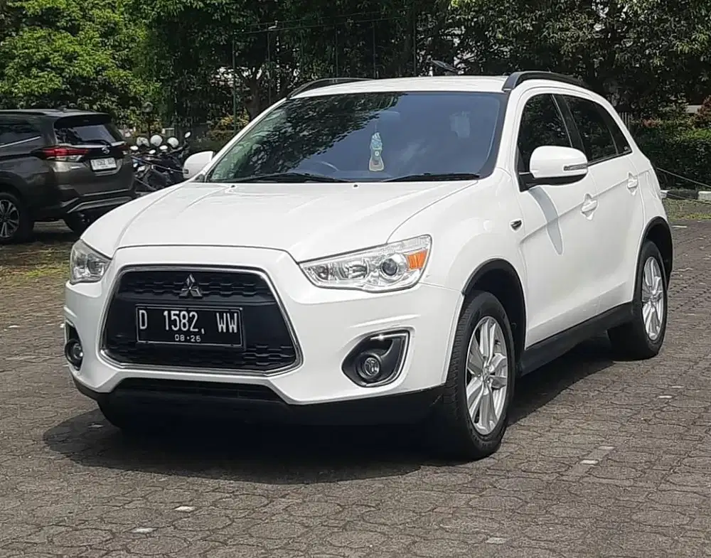 Misubishi OUTLANDER GLS 2.0 AT 2014 LowKM 100rb ISTIMEWA BANDUNG