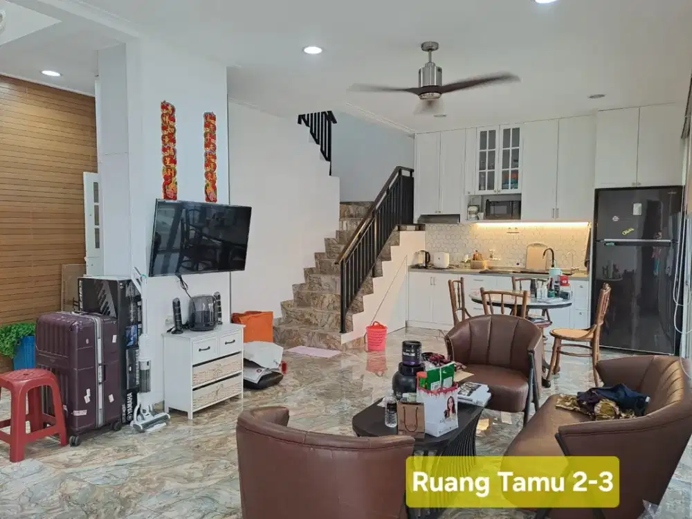 sewa rumah 2 lantai PIK 2 uk 8x10m furnished