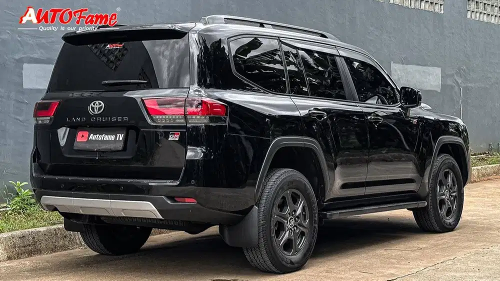 KM13RB Landcruiser LC 300 VX-R VXR 4X4 Diesel 3,3L NIK 2023 Akhir Blac