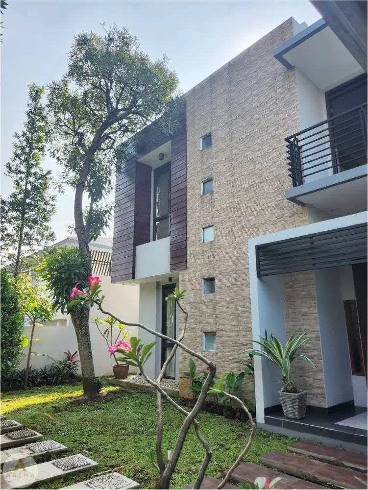 Rumah Cantik Semi Furnished di Suryalaya Bandung Dekat Bikasoga