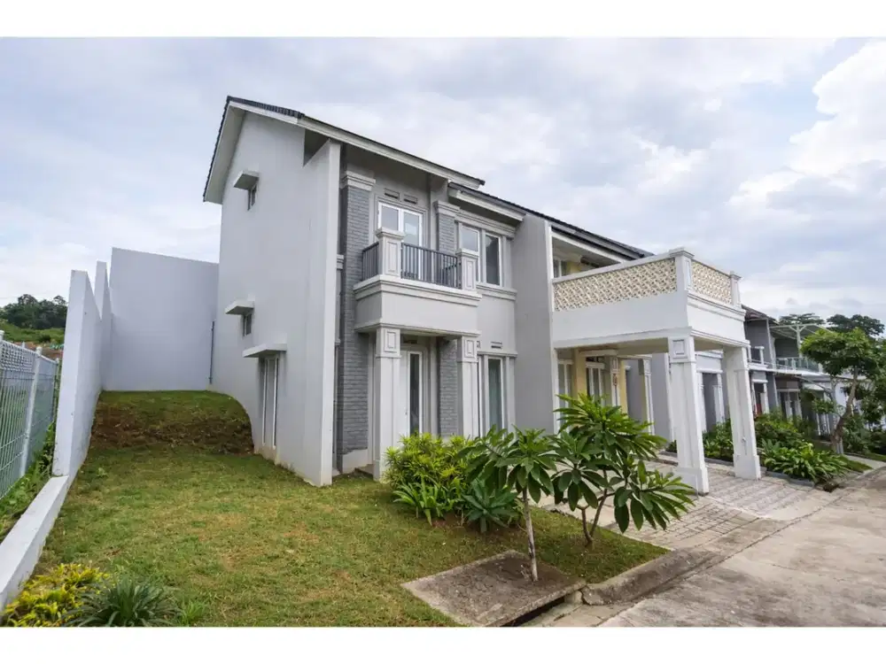 DIJUAL RUMAH MEWAH 2 LANTAI SIAP HUNI HARGA NEGO DI GREEN MOUNTAI SENTUL CITY SSR1029