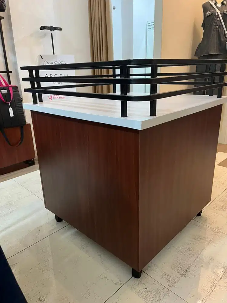 JUAL RUGI Meja Display Siap Pakai