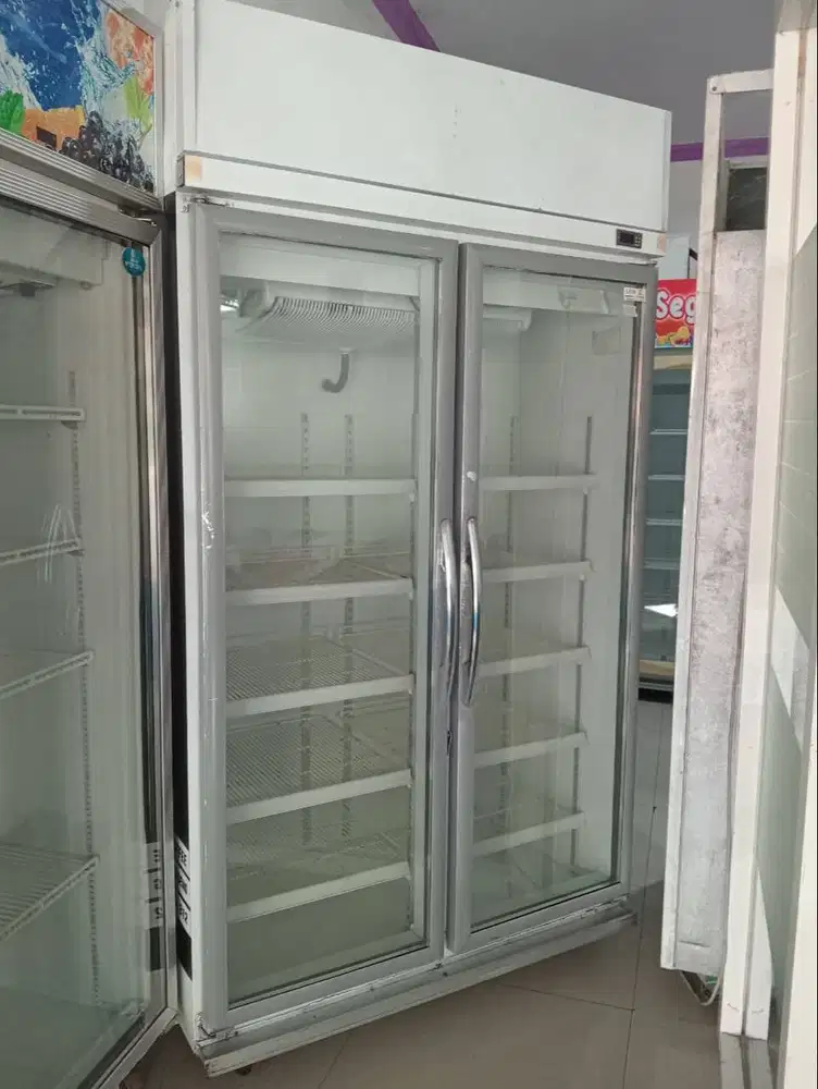 showcase bekas murah merk gea 1000L normal siap pakai