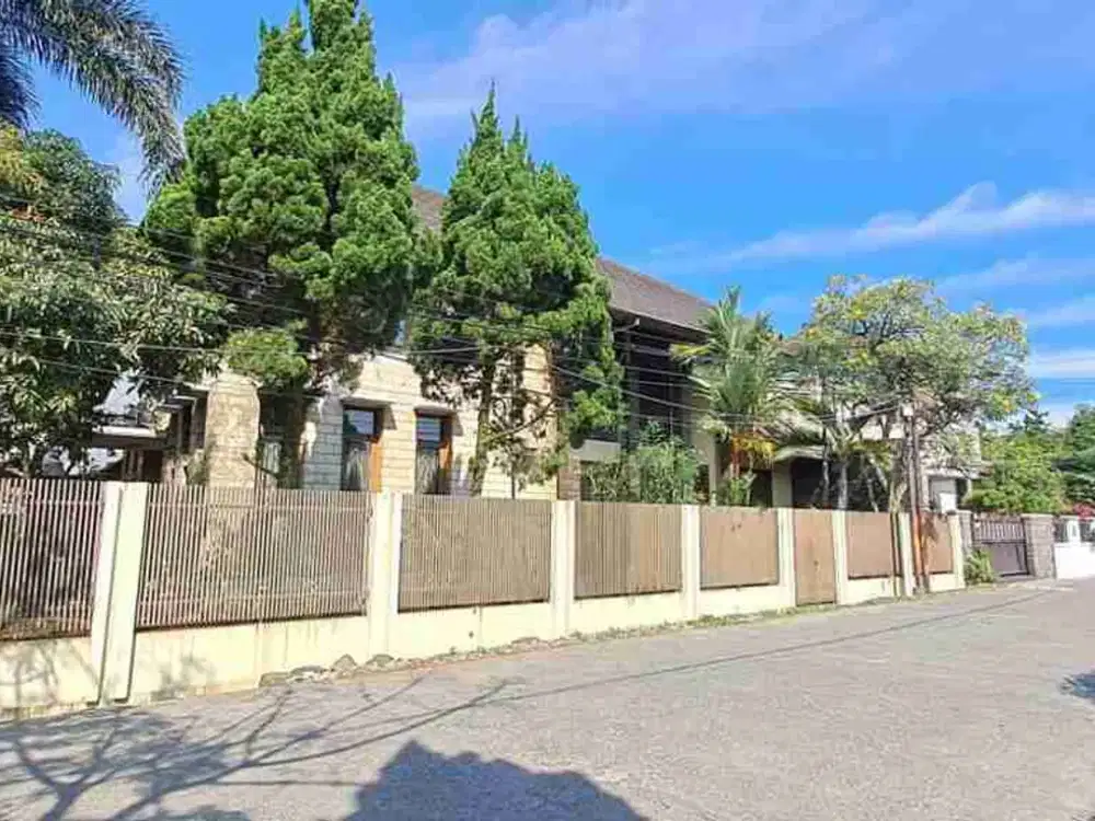 DISEWAKAN RUMAH (LUAS) cocok untuk kantor