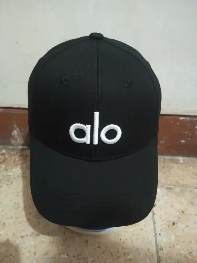 Topi Alo yoga big logo bordiran second bekas