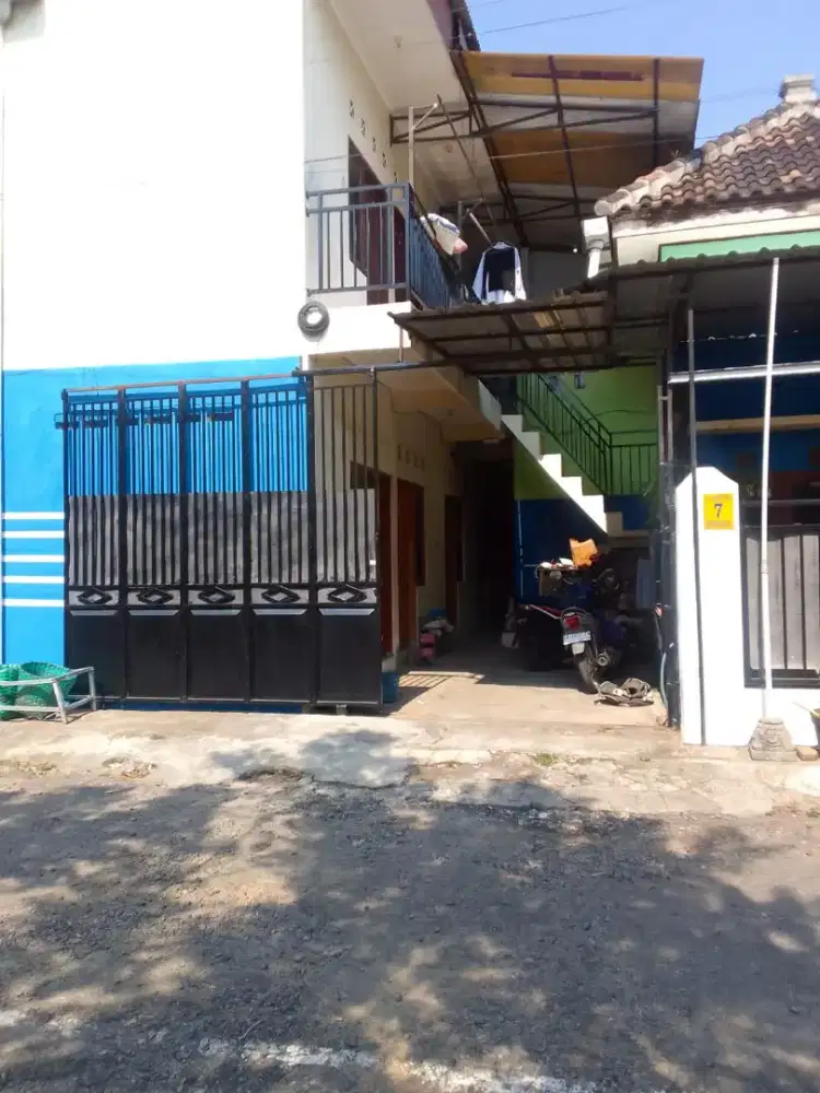 Dijual Rumah Induk plus Kost UMS