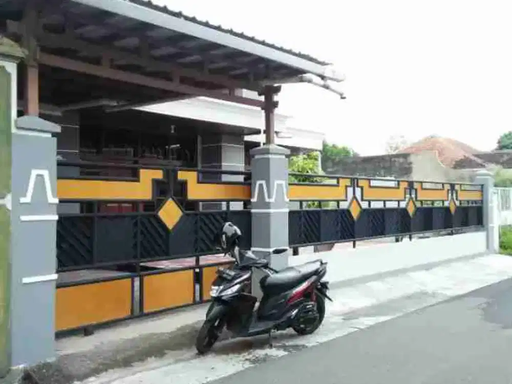 rumah luas nyaman strategis dekat kantor DPRD Surakarta