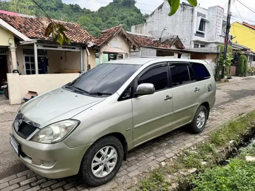 Innova G 2.0 matic tahun 2005