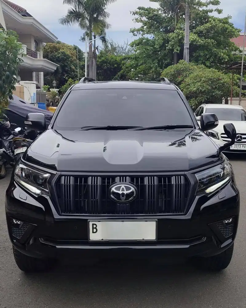 Toyota Land Cruiser Prado TXL 2.7 Bensin 2023 Hitam Black 2022 2024