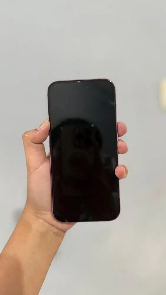 Iphone 16 warna pink