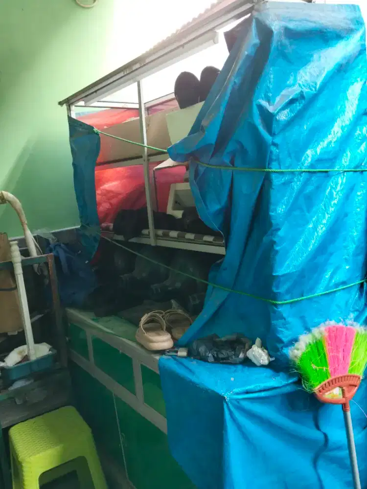 Jual etalase bekas jualan nasi tempong dan meja makan