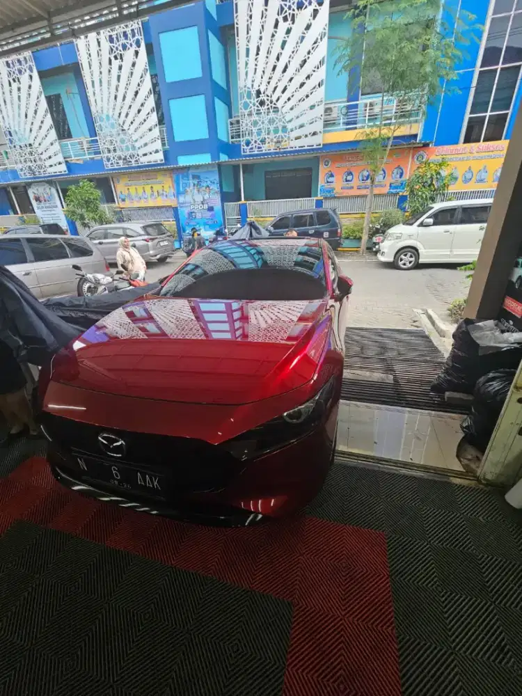 Mazda 3 Hatchback 2021 Skyactiv-G 2.0 merah km 40 ribuan