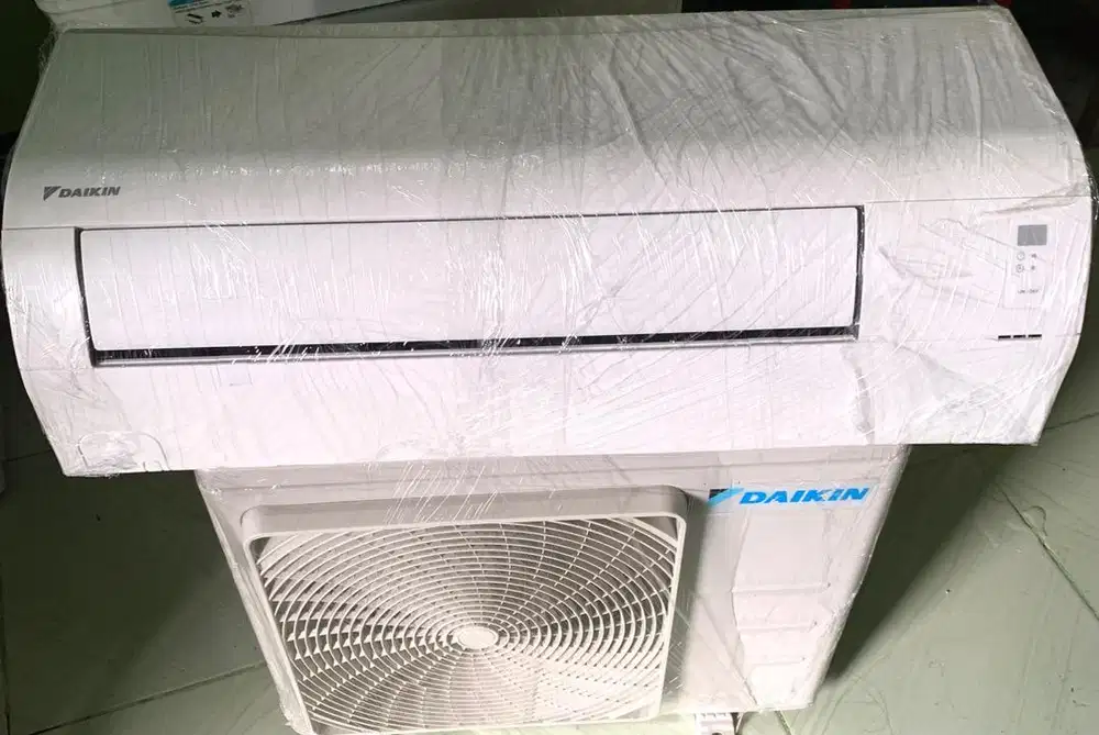 AC DAIKIN BARU 5 BULAN 1/2 PK LOWWAT