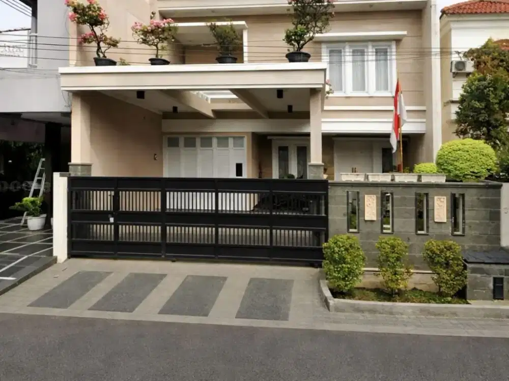 Disewakan Rumah Luas 2 Lantai Strategis Semi Furnish di Galaxy Bekasi