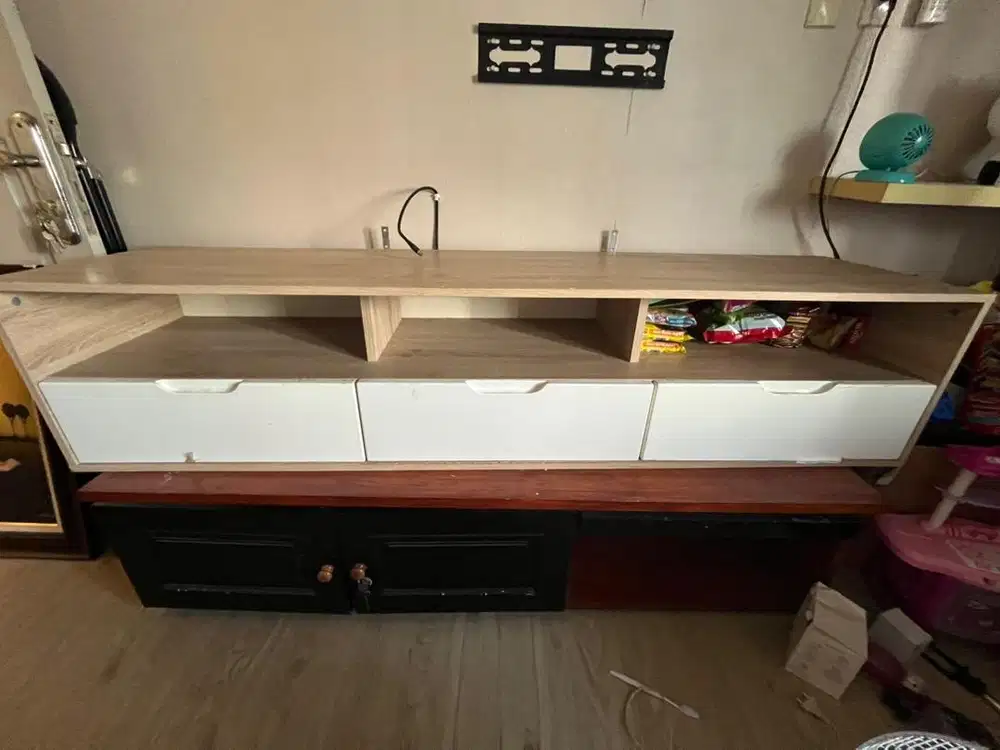 Rak TV / rak serbaguna / lemari serbaguna