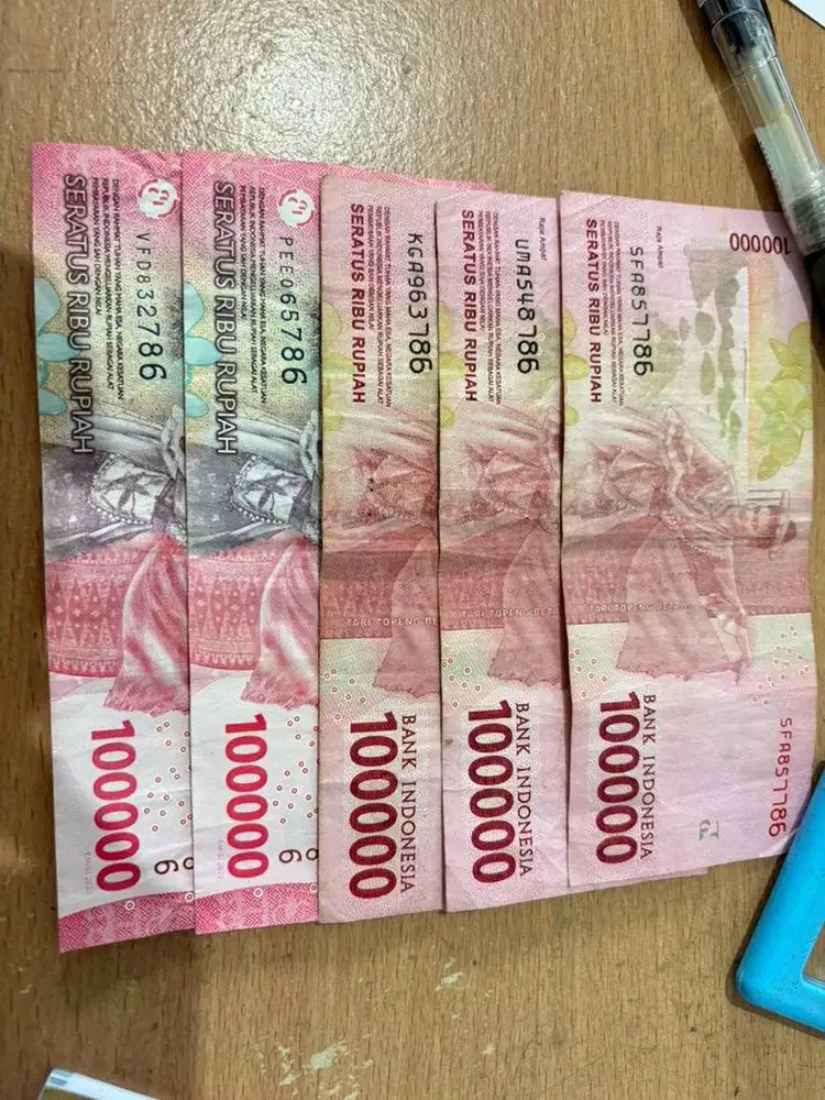 Uang kertas bibit 786