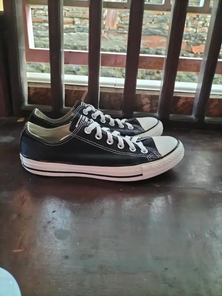 Converse black uk.40
