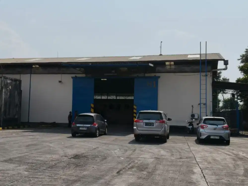Disewakan gudang strategis di area Cakung, cocok untuk penyimpanan maupun distribusi barang.