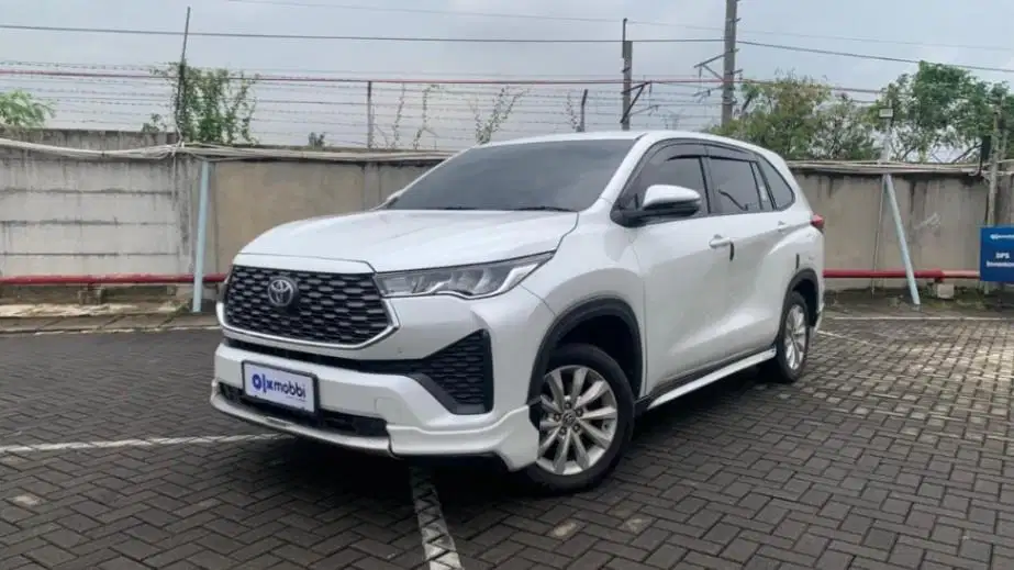 TDP 17JT, Toyota Kijang Innova 2.0 Zenix V CVT Bensin-AT Silver 2022