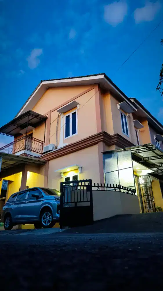 Dijual rumah 2 lantai siap huni