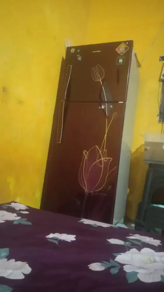 Dijual kulkas 2 pintu merk politron