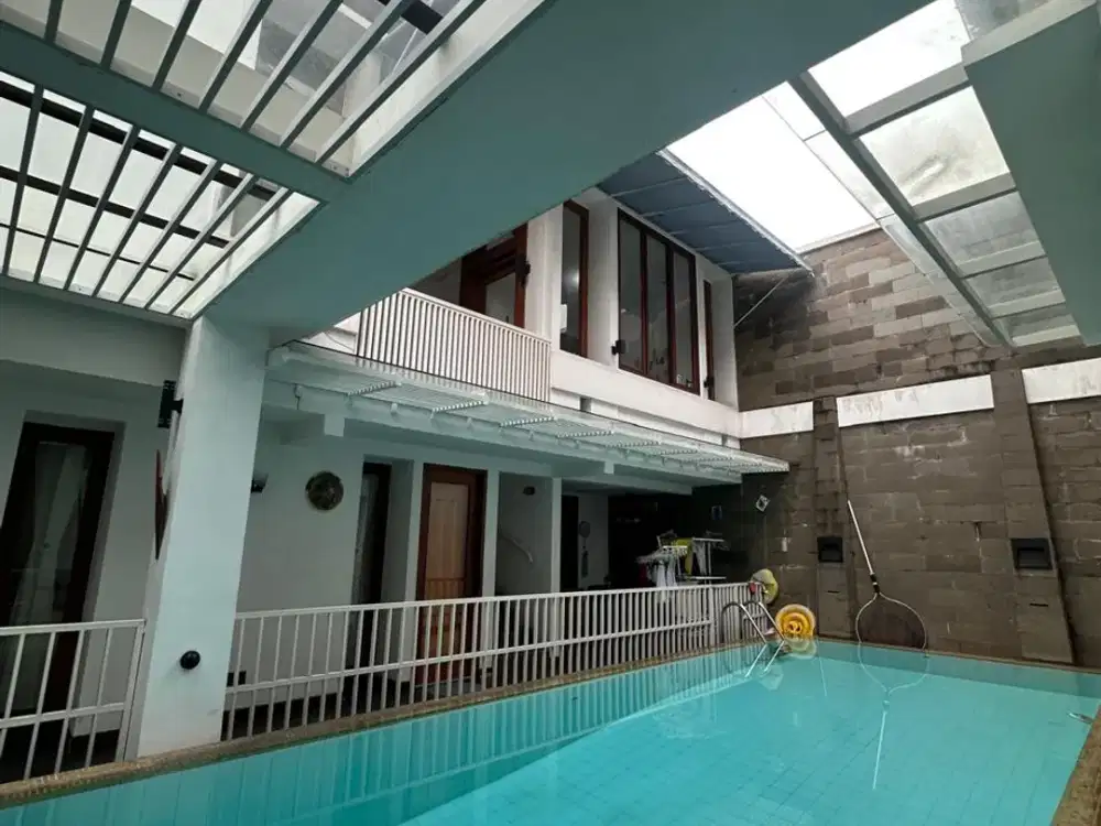 Dijual Rumah Bagus ada Pool di Jl. Gudang Peluru Jakarta Selatan