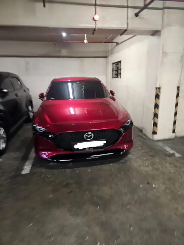 Mazda 3 Hatchback 2021 Skyactiv-G 2.0 merah km 40 ribuan