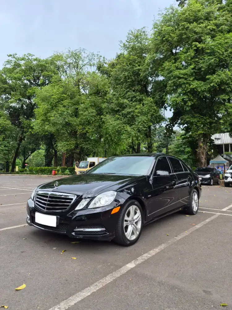 Mercedes-Benz E300 Avantgarde 2011