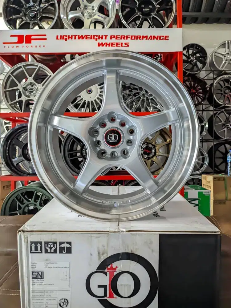 Velg GIO HOVE R17  PCD 5x114,3  lbr 7,5  et 40