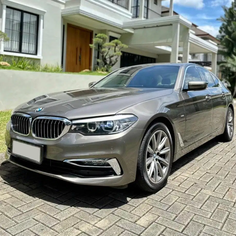 (CASH) BMW 520i G30 2018