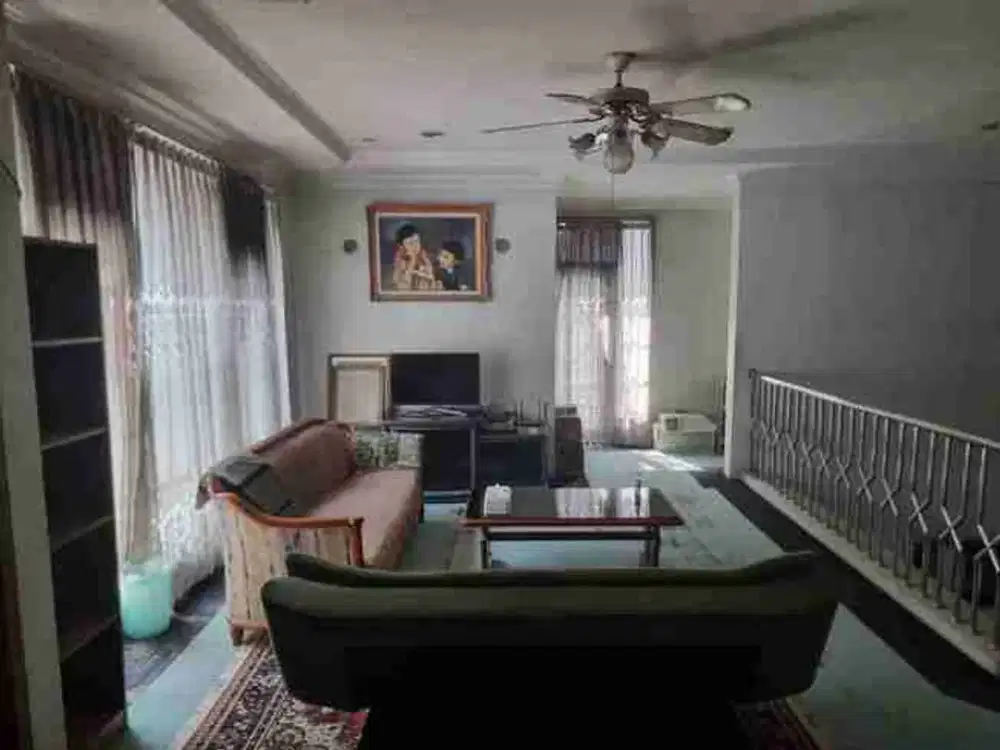 rumah megah di PWI Jatinegara