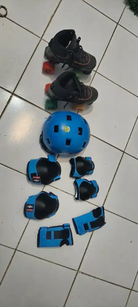 Oxelo by Decatlon
Perlengkapan Roller: Sepatu Roda, Helm & sarung
