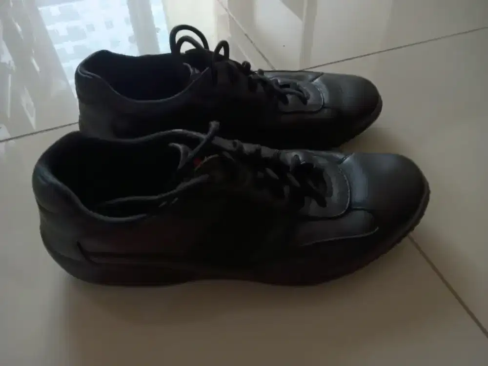 Sepatu uk 45 prada italy original