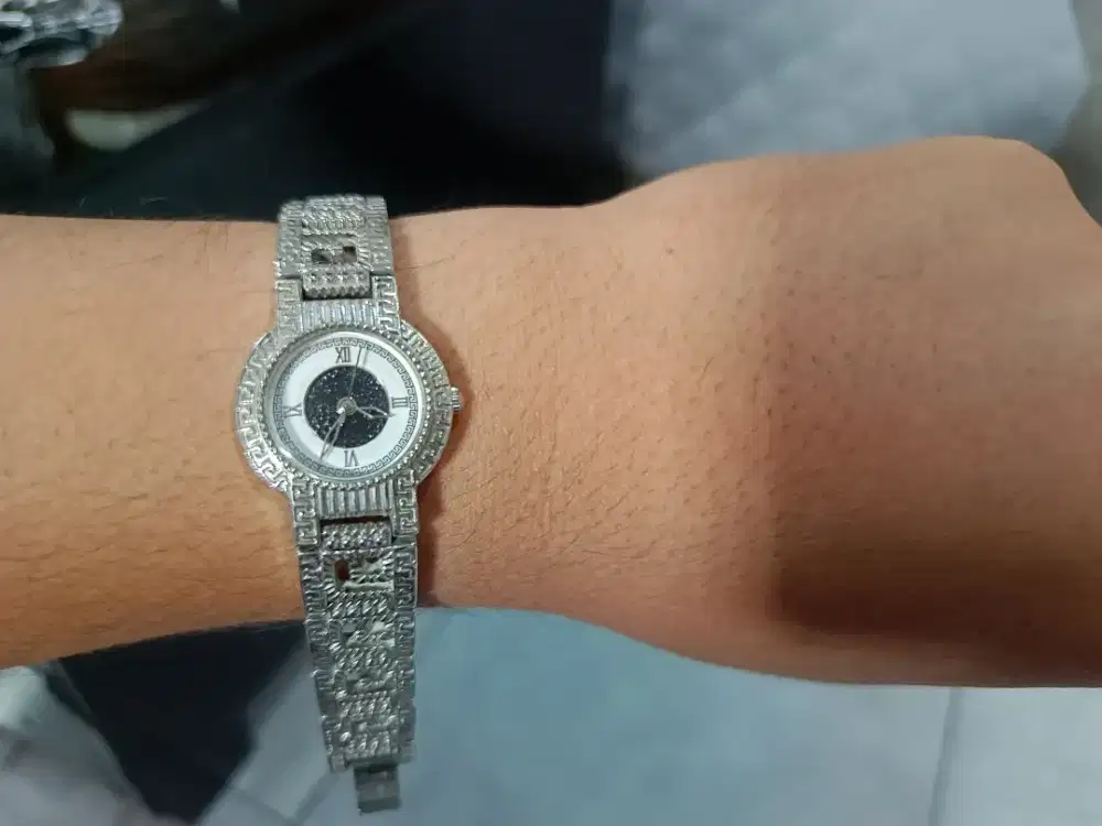 Jam Tangan Gianni Versace