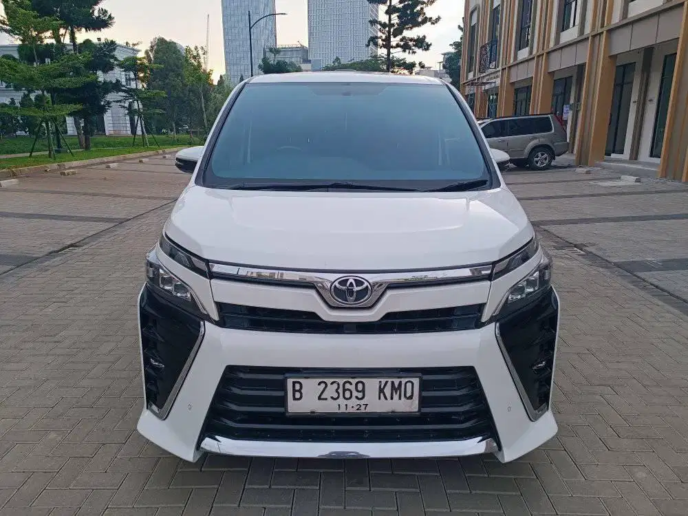 VOXY 2.0 AT 2020 PUTIH