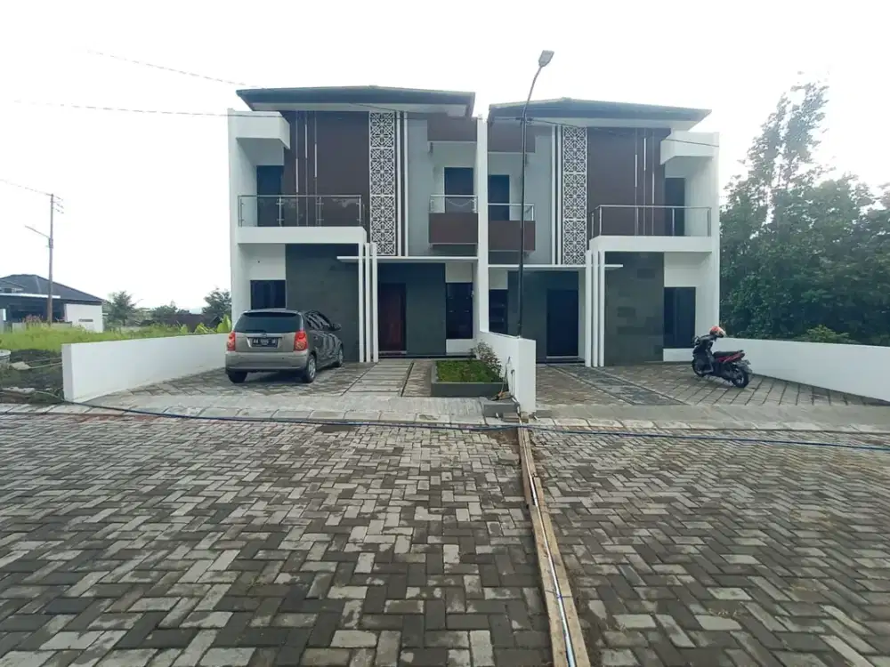DIJUAL CEPAT RUMAH 2 LANTAI DALAM CLUSTER LOKASI GAMPING SLEMAN DEKAT UMY