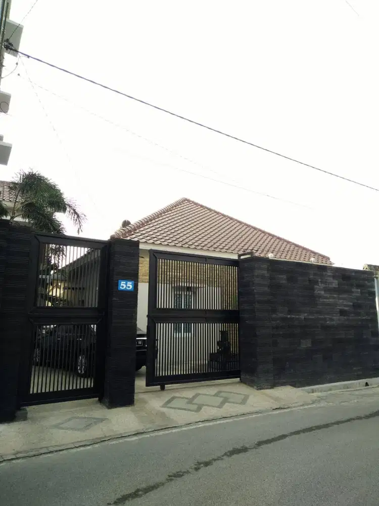 JUAL RUMAH HARGA 2.7 M (NEGO TIPIS) BESERTA ISI DI MADIUN KOTA.